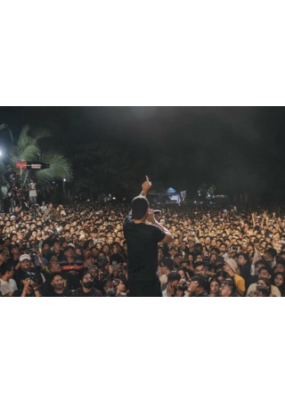 Herbert Hernandez is a Filipino artist, guitarist And songwriter