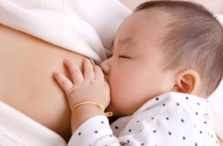 Mẹ bầu ăn gì để nhiều sữa