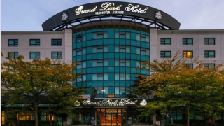 Spacious & Stylish Vancouver Hotel Rooms Near the Airport