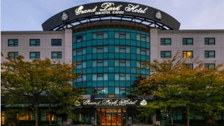 Spacious & Stylish Vancouver Hotel Rooms Near the Airport